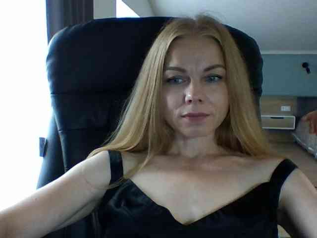 BlondaTina webcam