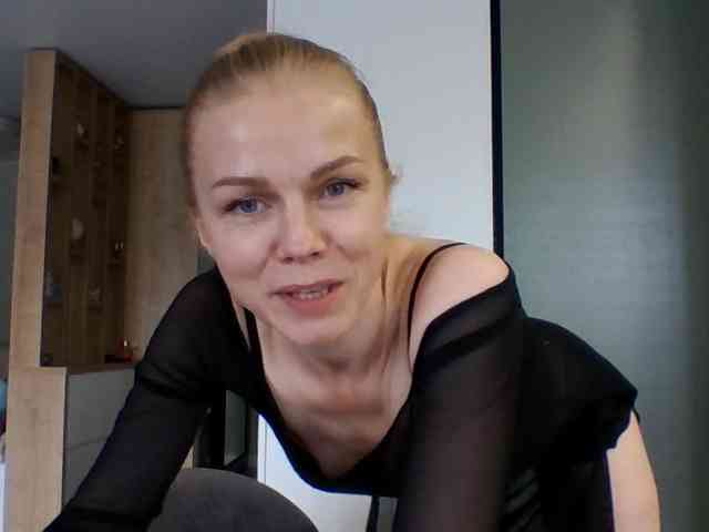 Model: BlondaTina