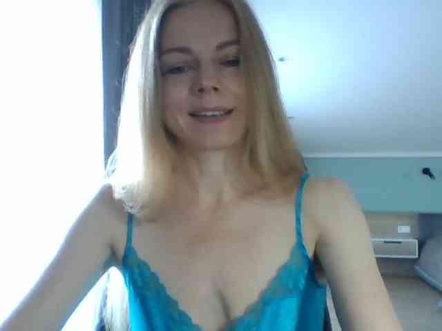 BlondaTina webcam