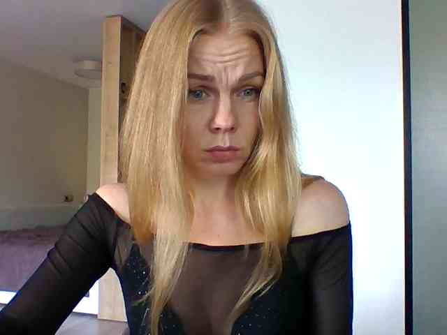 BlondaTina webcam