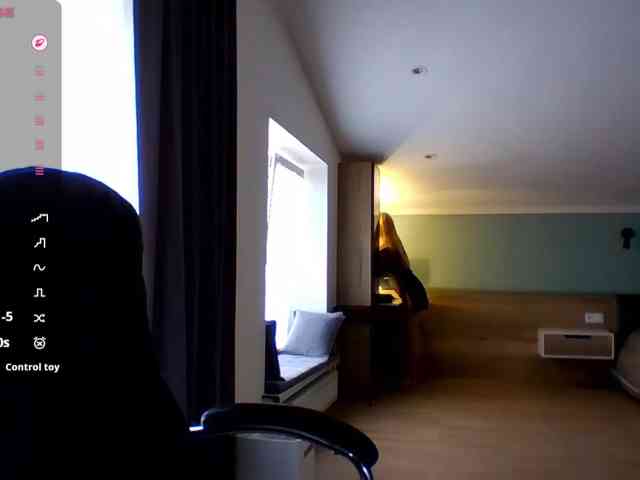BlondaTina webcam