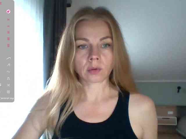 BlondaTina webcam