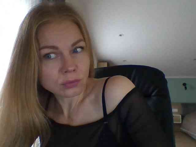 BlondaTina webcam