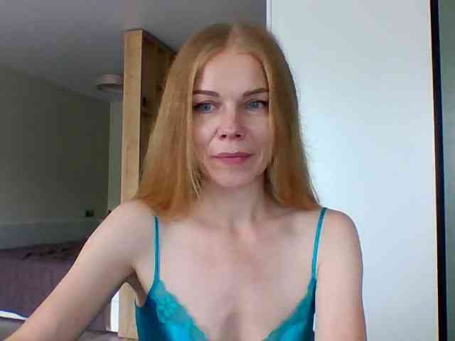 BlondaTina webcam
