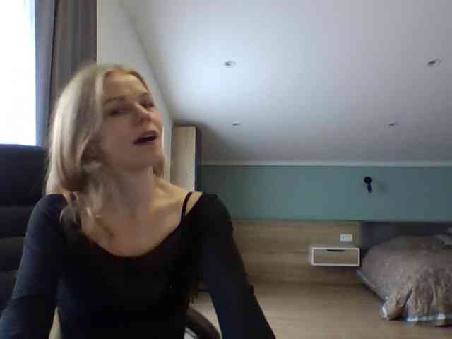 BlondaTina webcam