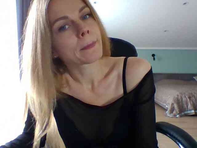BlondaTina webcam