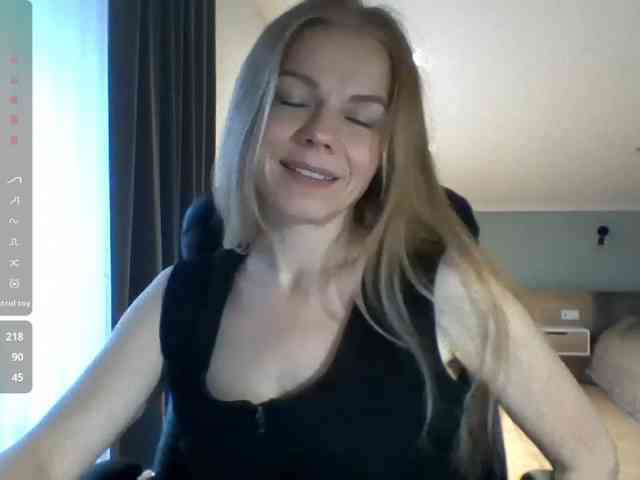 BlondaTina webcam