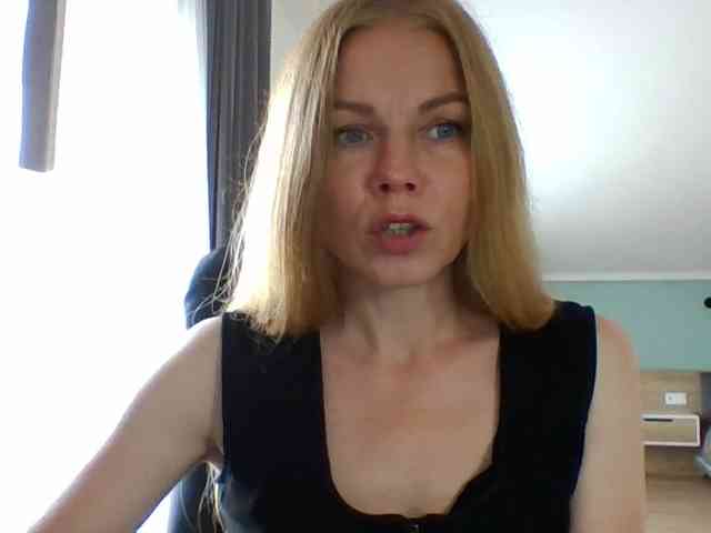 BlondaTina webcam
