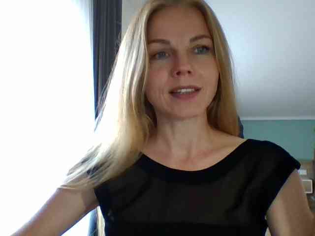 BlondaTina webcam
