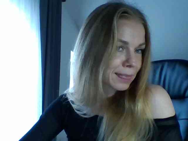 BlondaTina webcam