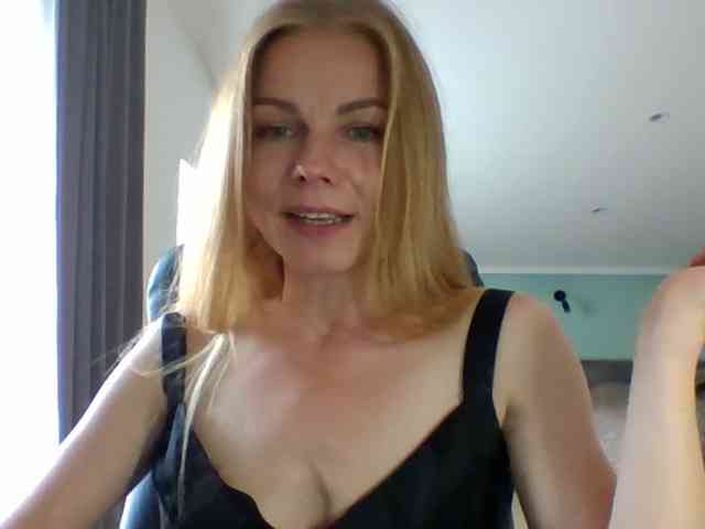 BlondaTina webcam