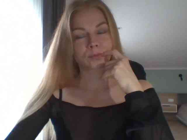 BlondaTina webcam