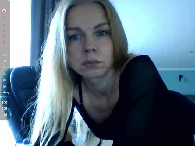 BlondaTina webcam