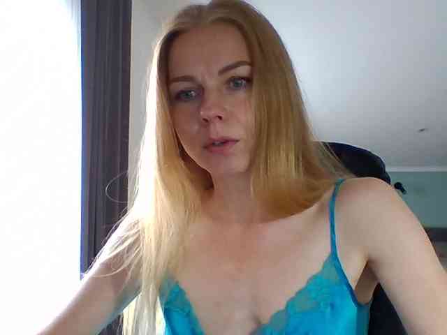 BlondaTina webcam