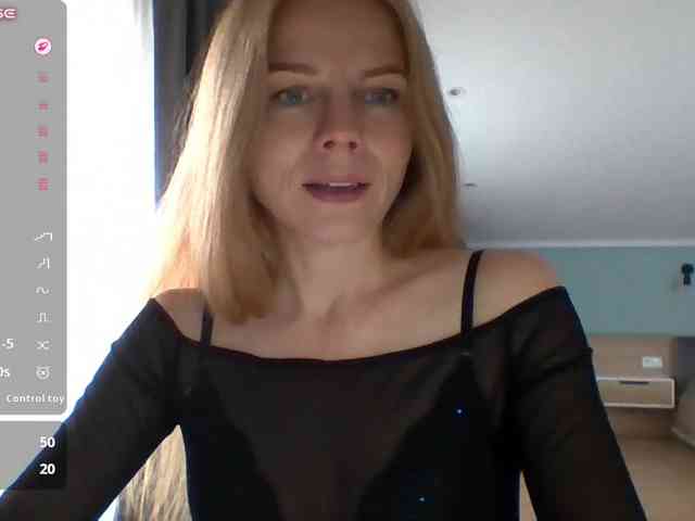 Model: BlondaTina