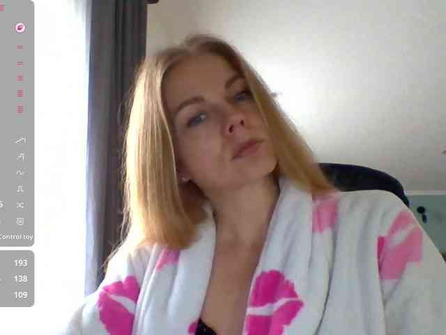 BlondaTina webcam
