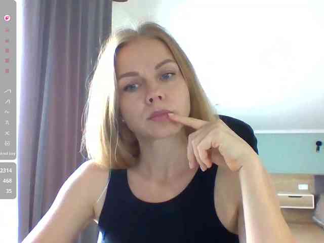 BlondaTina webcam