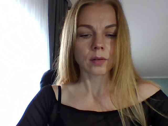 BlondaTina webcam
