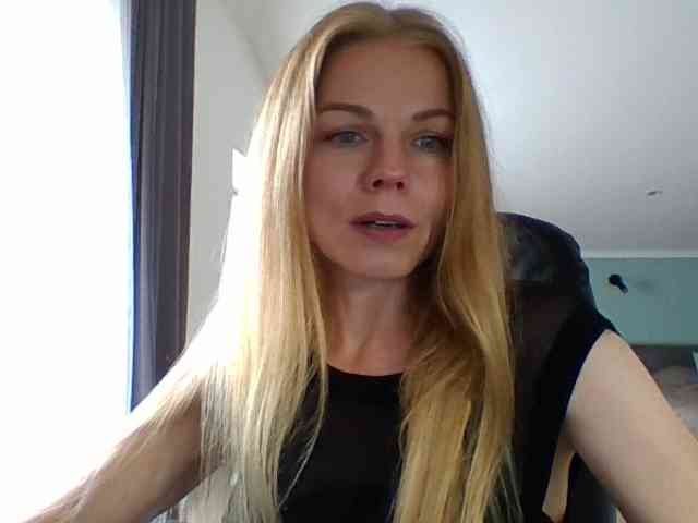 BlondaTina webcam