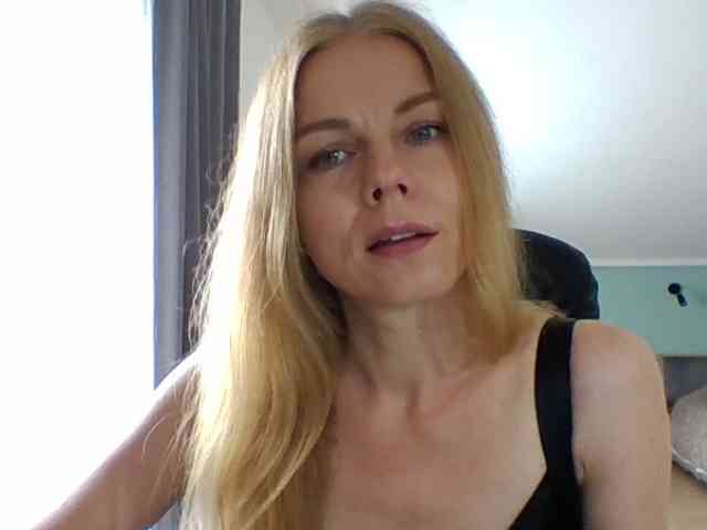 BlondaTina webcam