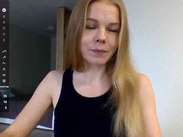 BlondaTina webcam