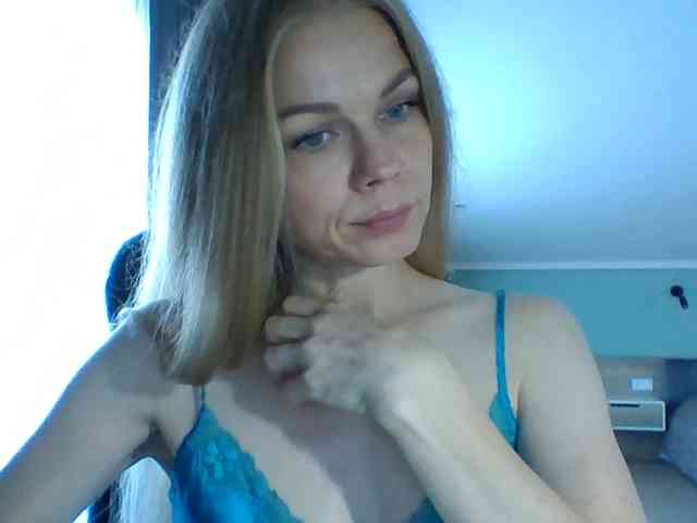BlondaTina webcam