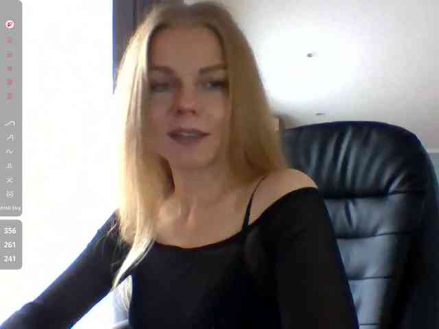 BlondaTina webcam