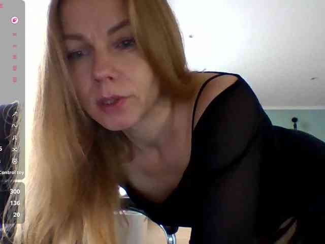 BlondaTina webcam