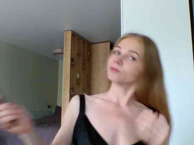 BlondaTina webcam