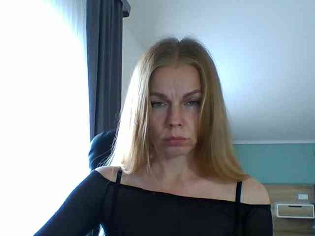 BlondaTina webcam