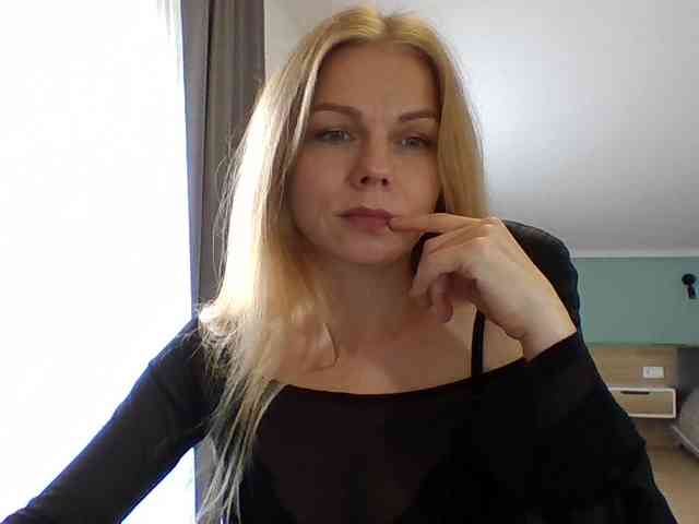 BlondaTina webcam