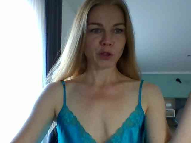 BlondaTina webcam
