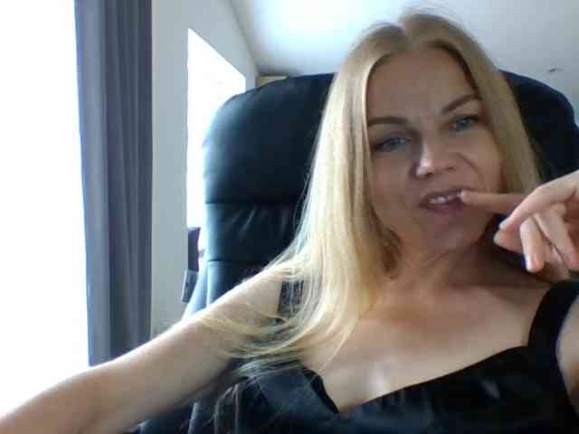 BlondaTina webcam