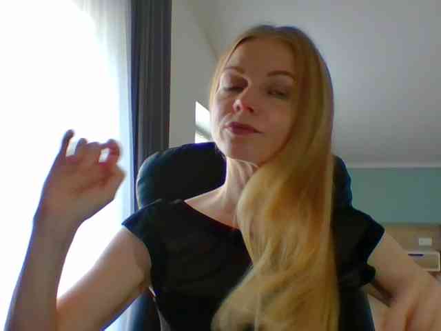 BlondaTina webcam