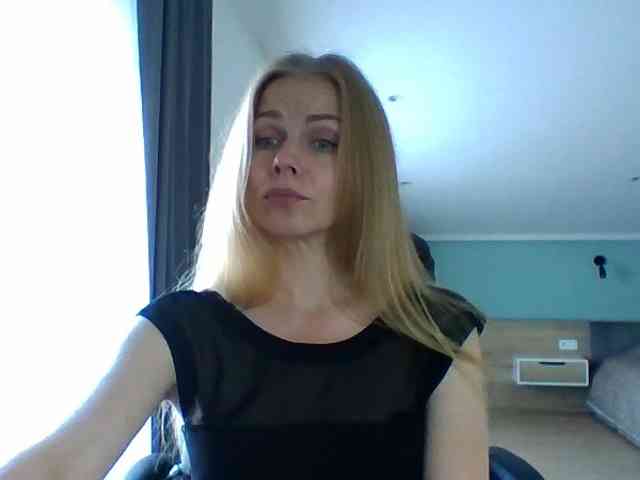 BlondaTina webcam