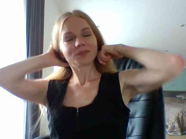 BlondaTina webcam