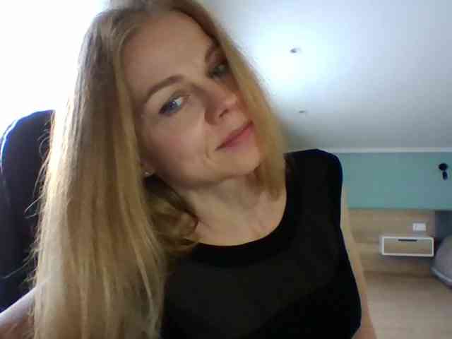 BlondaTina webcam