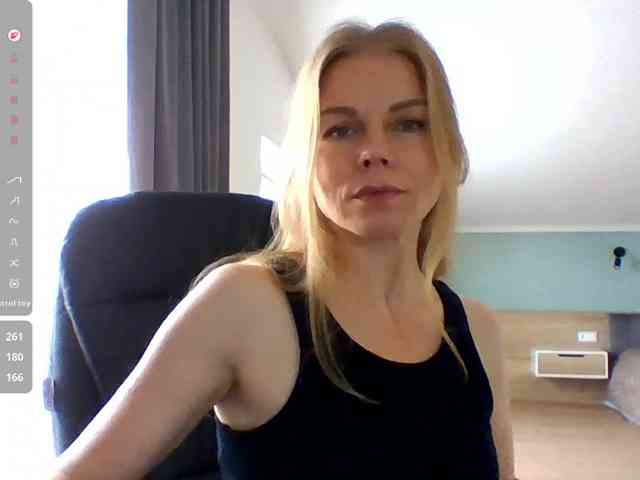 BlondaTina webcam