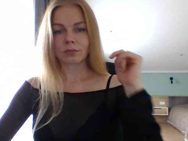 BlondaTina webcam