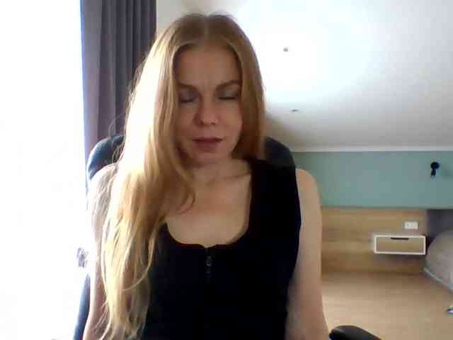 BlondaTina webcam