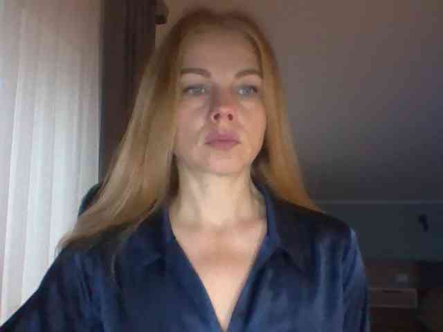 BlondaTina webcam