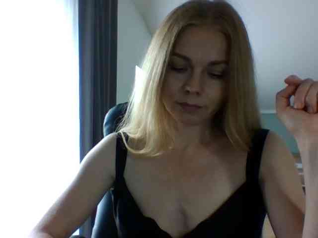 BlondaTina webcam