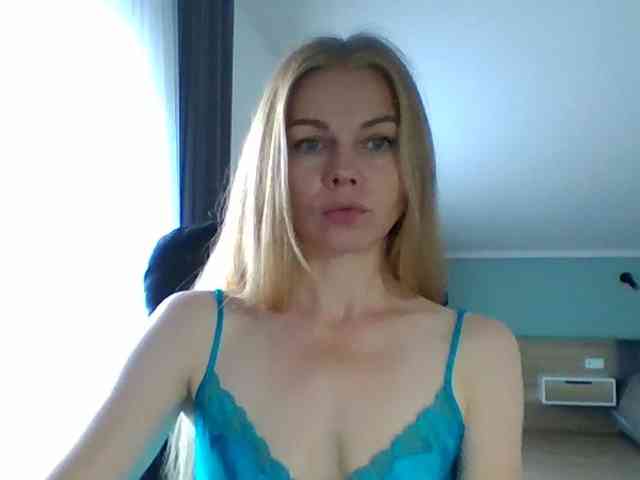 BlondaTina webcam