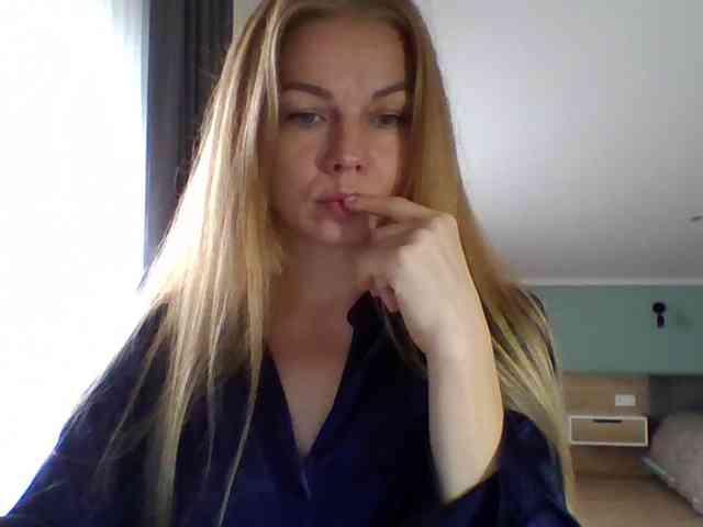 BlondaTina webcam