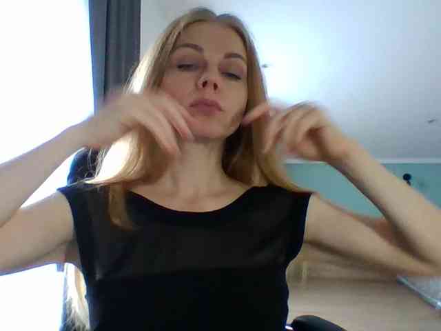BlondaTina webcam