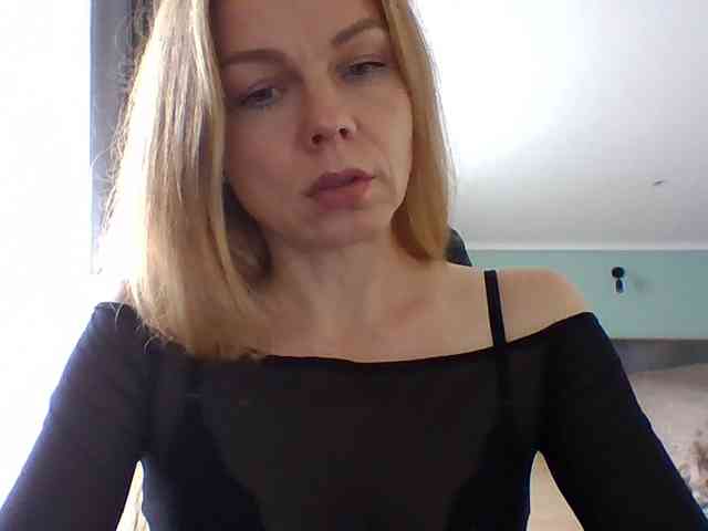 BlondaTina webcam