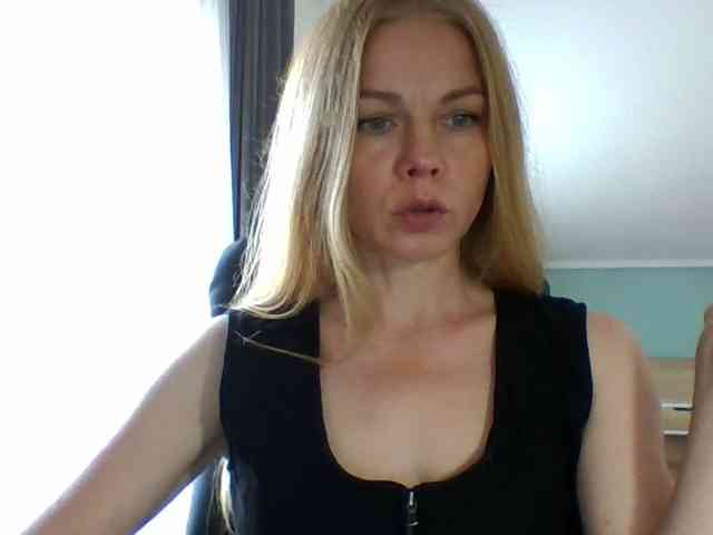 BlondaTina webcam