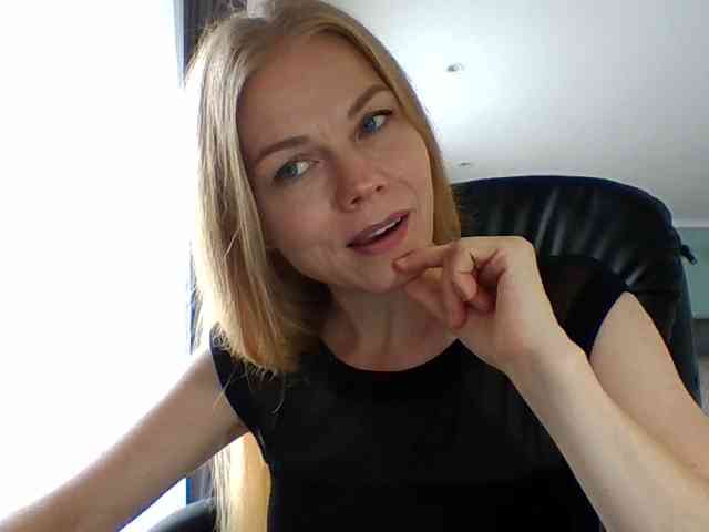 BlondaTina webcam