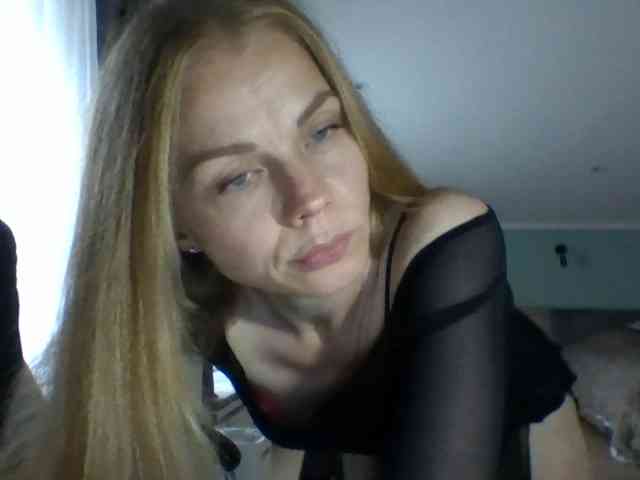 BlondaTina webcam