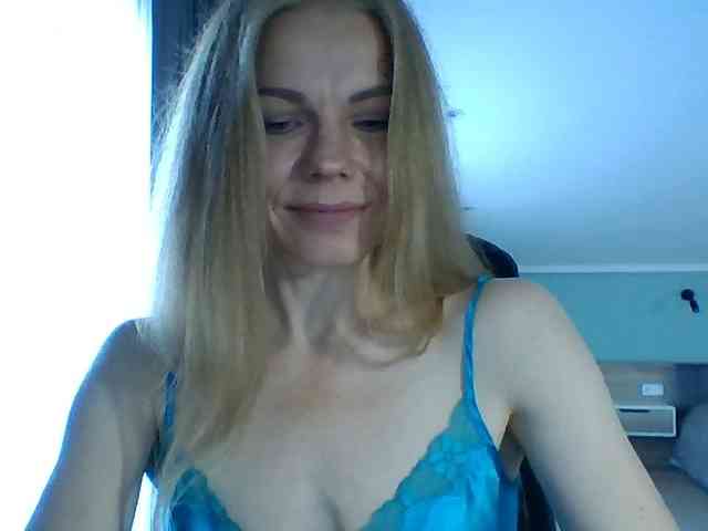 BlondaTina webcam